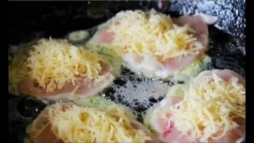 Куриное филе с сыром и майонезом на сковороде. Куриное филе в кляре с сыром на сковороде: рецепт