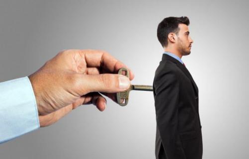 Как заставить человека сделать то, что ты хочешь. Как заставить людей делать то, что вам нужно: 11 психологических трюков