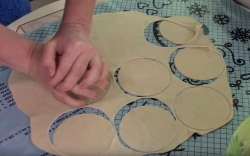 Домашние пельмени к праздничному столу — вкусный рецепт и оригинальное плетение