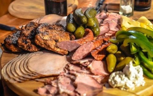 Мясные деликатесы в домашних условиях рецепты. Мясные деликатесы в домашних условиях: 3 способа приготовить великолепную закуску...