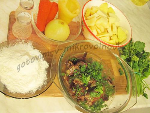 Куриные желудки в микроволновке. Куриные желудки и сердечки тушеные с овощами