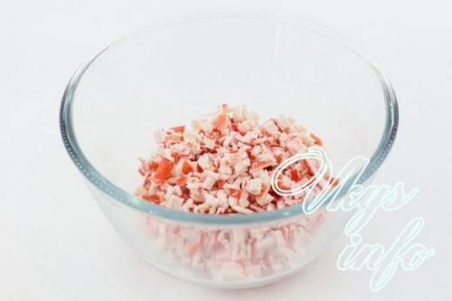 Крабовый Салат на чипсах. Закуска на чипсах с крабовыми палочками