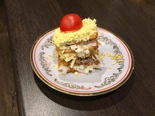 Салат из печенья Рыбки с консервой. Новый взгляд на салат с рыбной консервой: "Мимоза с крекером"