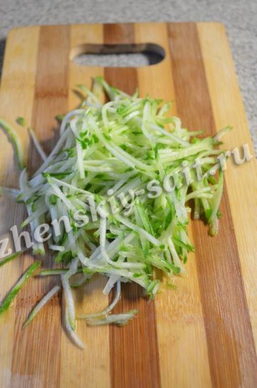 Салат с говяжьей печенью и грибами. Праздничный салат из говяжьей печени