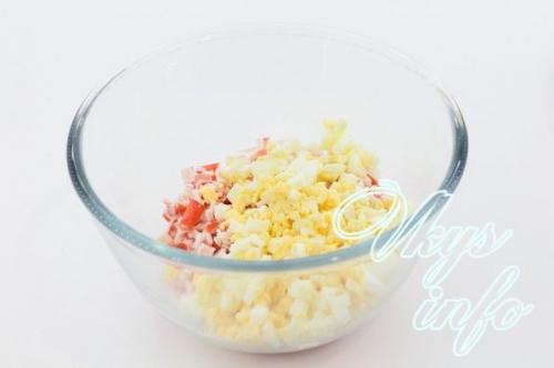 Крабовый Салат на чипсах. Закуска на чипсах с крабовыми палочками