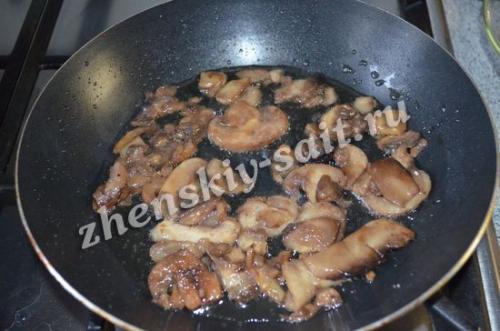 Салат с говяжьей печенью и грибами. Праздничный салат из говяжьей печени