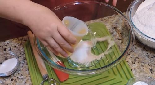 Дрожжевое тесто для пирогов с сухими дрожжами. Делаем дрожжевое воздушное тесто, как пух