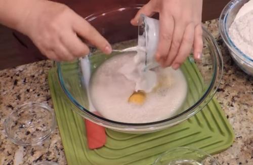 Дрожжевое тесто для пирогов с сухими дрожжами. Делаем дрожжевое воздушное тесто, как пух