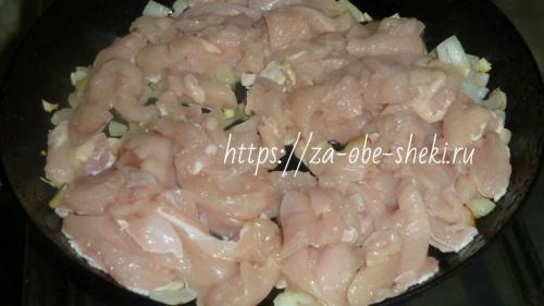 Диетическая курица в сметане на сковороде. Куриная грудка, тушенная в сметане на сковороде – понравится ему, тебе и мне! Быстрый и простой способ приготовления