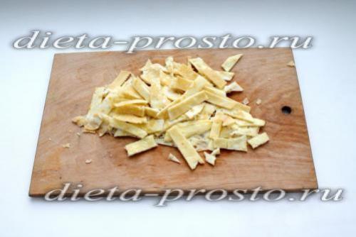 Салат из тунца с яйцом по дюкану. Салат с консервированным тунцом и яичными блинчиками для фазы Атака по Дюкану