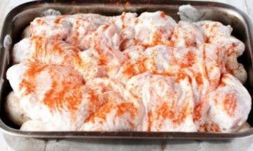 Диетическая курица в сметане в духовке. Курица запеченная со сметаной в духовке