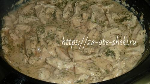 Диетическая курица в сметане на сковороде. Куриная грудка, тушенная в сметане на сковороде – понравится ему, тебе и мне! Быстрый и простой способ приготовления