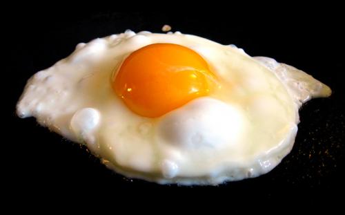 Сырые яйца до или после тренировки. Яйца лучший продукт для набора массы