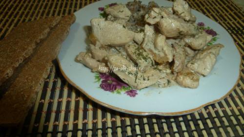 Диетическая курица в сметане на сковороде. Куриная грудка, тушенная в сметане на сковороде – понравится ему, тебе и мне! Быстрый и простой способ приготовления