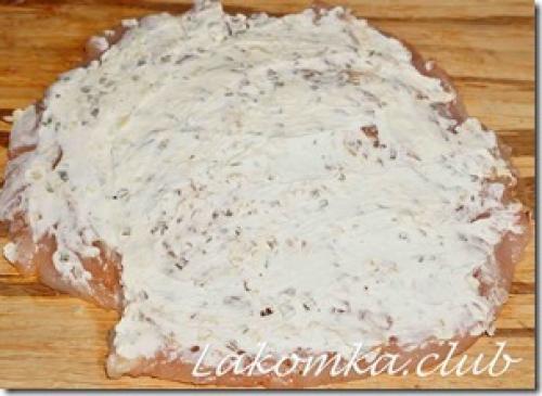 Куриные рулетики с творожным сыром и шпинатом. Куриные рулетики со шпинатом, сельдереем и творожным сыром