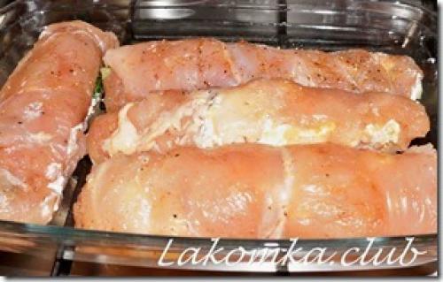 Куриные рулетики с творожным сыром и шпинатом. Куриные рулетики со шпинатом, сельдереем и творожным сыром