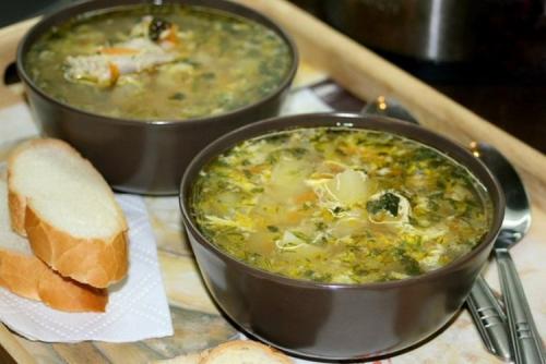 Легкий куриный суп с яйцами и зеленью – вкусное блюдо на каждый день