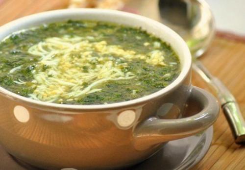 Легкий куриный суп с яйцами и зеленью – вкусное блюдо на каждый день