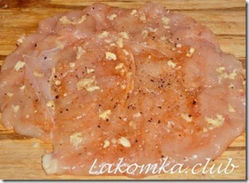 Куриные рулетики с творожным сыром и шпинатом. Куриные рулетики со шпинатом, сельдереем и творожным сыром