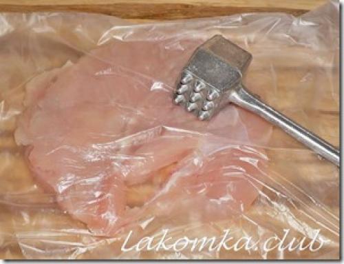 Куриные рулетики с творожным сыром и шпинатом. Куриные рулетики со шпинатом, сельдереем и творожным сыром