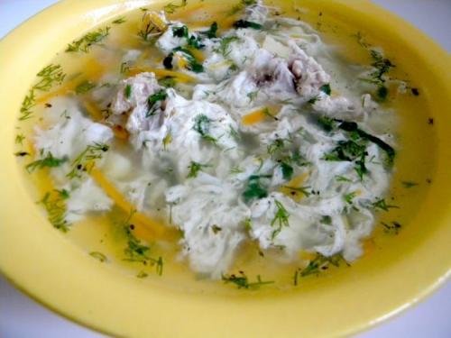 Легкий куриный суп с яйцами и зеленью – вкусное блюдо на каждый день