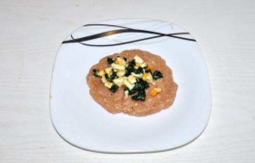 Куриный фарш со шпинатом. Куриные котлеты со шпинатом и яйцом