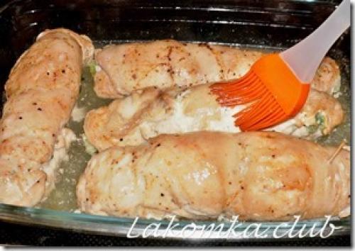 Куриные рулетики с творожным сыром и шпинатом. Куриные рулетики со шпинатом, сельдереем и творожным сыром