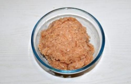 Куриный фарш со шпинатом. Куриные котлеты со шпинатом и яйцом