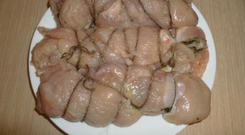 Куриный рулет со шпинатом и грибами. Куриные рулеты с грибами и шпинатом