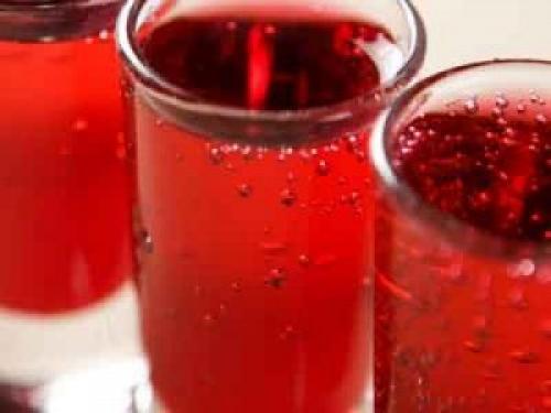 Водка с малиновым вареньем от простуды. Малиновая водка — изумительный напиток и лекарство от простуды