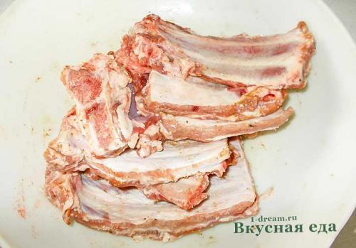 Диетическое блюдо из свиных ребрышек. Свиные ребрышки с картошкой в духовке – простой рецепт