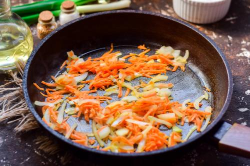 Минтай в духовке с лимоном и сметаной. Минтай в сметане