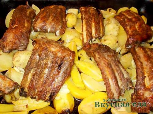 Диетическое блюдо из свиных ребрышек. Свиные ребрышки с картошкой в духовке – простой рецепт