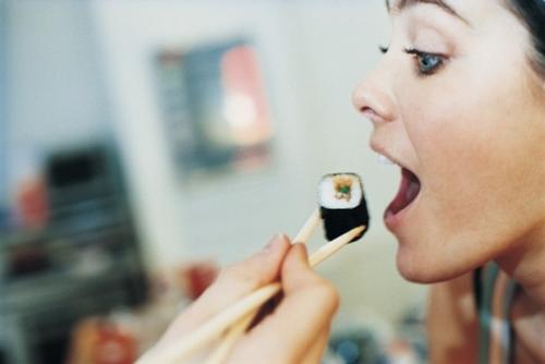 Роллы диетический продукт или нет. Хотите есть суши и роллы на диете? Кишка коротка!