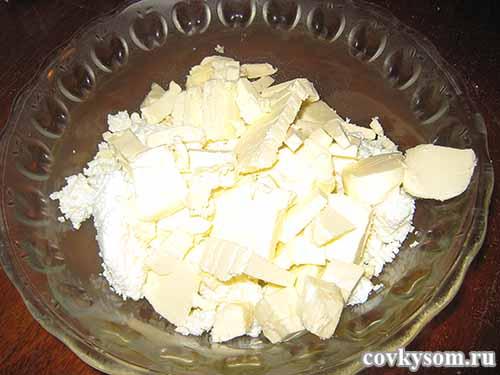 Творожные рогалики с начинкой из вишни