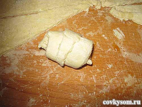 Творожные рогалики с начинкой из вишни