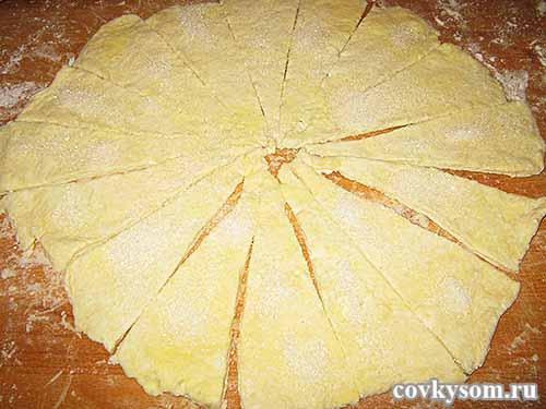 Творожные рогалики с начинкой из вишни