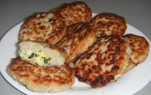 Куриные котлеты с начинкой из сыра с яйцом