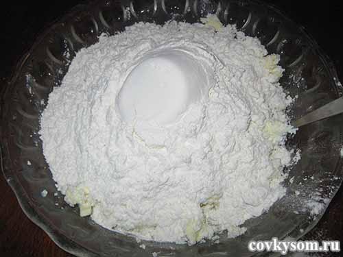 Творожные рогалики с начинкой из вишни