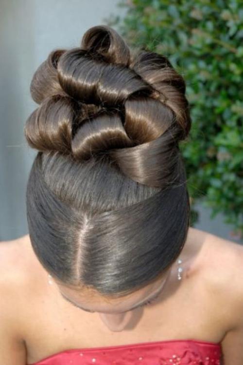 Элемент прически букли. Прическа букли. Техника выполнения на фото и видео.