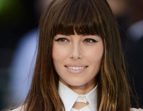 Как сделать высокую челку назад. Объемные челки- правила подбора и способы укладки