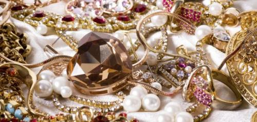 Бижутерия покраснела. Потемнела бижутерия под золото?! Не беда! Лайфхак по очистке бижутерии