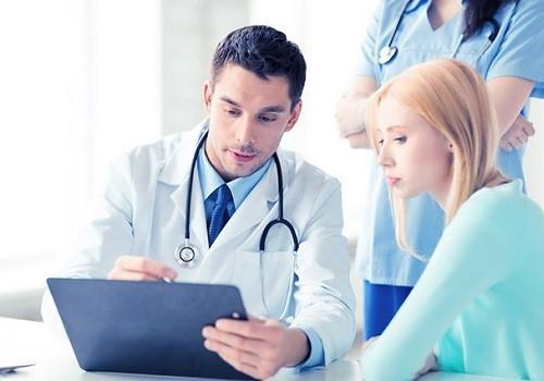 Если растут косточки на ногах к какому врачу. Какой врач может помочь при возникновении косточки?