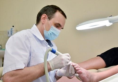 Если растут косточки на ногах к какому врачу. Какой врач может помочь при возникновении косточки?