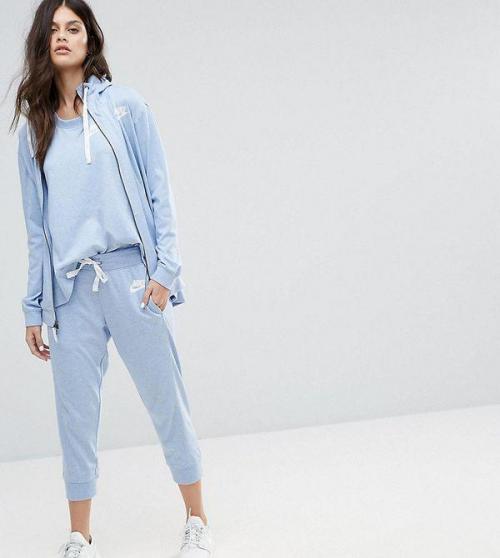 Что носить со спортивными штанами. Виды и модные фасоны женских спортивных штанов 2019 года, с чем носить