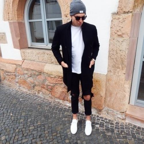 Рваные джинсы с какой обувью носить. С чем носить рваные джинсы: главные правила удачного образа 22 Рваные джинсы с какой обувью носить. С чем носить рваные джинсы: главные правила удачного образа 22