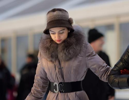 Головной убор под зимнее пальто с мехом. С какой шапкой удачно сочетается пальто с мехом?