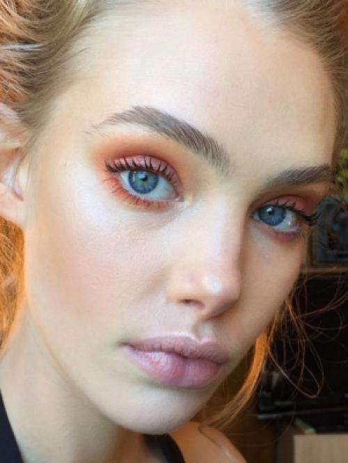 Как сделать брови густыми с помощью макияжа. 