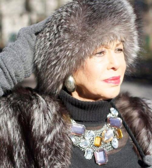 Зимние шапки для женщин 50 лет. Модели модных зимних шапок для женщин после 50 лет