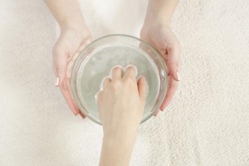 Японский маникюр пропускает воду. Японский маникюр